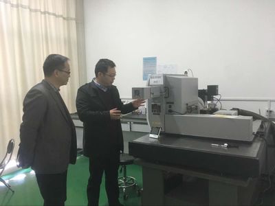 提升教学质量 校纪委书记余建森调研教学设备研发工作